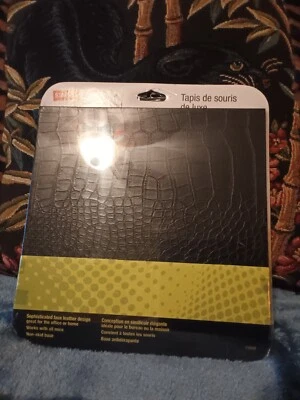 Staples executive mouse pad - Image 1 of 3