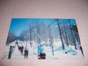 1950er J-BAR SKILIFT, DUTCH HILL SKI AREA, HEARTWELLVILLE, VT. VINTAGE POSTKARTE - Bild 1 von 1