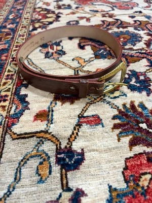 Cinturón de cuero marrón en relieve para niños hebilla occidental dorada talla 24 cuero genuino Foto 1 de 4