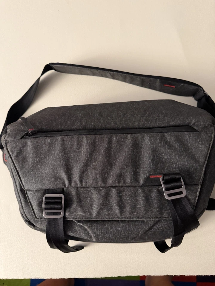 ÓTIMO Peak Design Everyday Sling 10L alça de bolsa de câmera carvão - Imagem 1 de 4