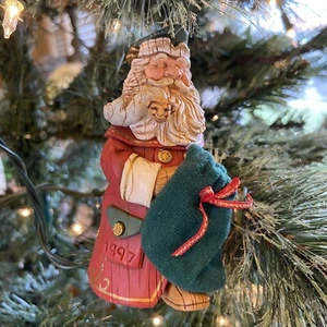 1997 Hallmark Keepsake Ornament “Santa’s Secret Gift” Musical Christmas Vintage - Picture 1 of 12