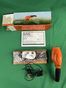 Combo de cizalla de jardín Black & Decker 3,6 V Li-Ion 2 en 1 GSL35 nuevo - Imagen 1 de 6