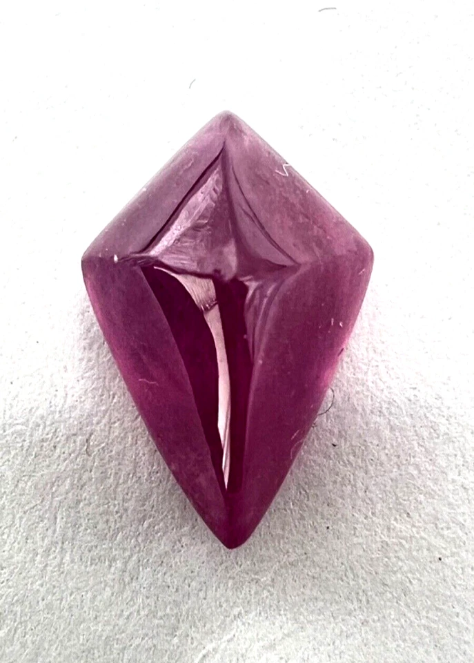 3.86 Carat Kite Shape Madagaskar Ruby Cabochon, Loose Stone - Image 1 of 4