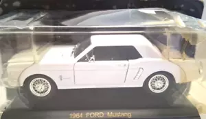 EDICOLA 1:32 AUTO DIE CAST 1964 FORD MUSTANG - Foto 1 di 1