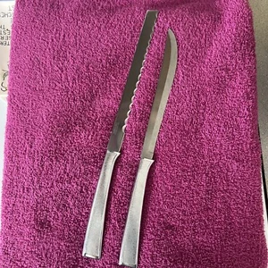 Vintage Pair of Carvel Hall Solid Stainless Steel Knives Bread & Carving - Picture 1 of 7
