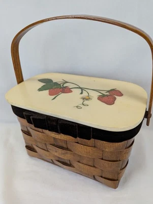 Adorable Cartera/Bolso de Mano Cesta Vintage Forrado, Fresas y Lazos de Terciopelo Foto 1 de 4
