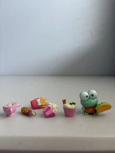 Figura de juguete Hello Kitty Sanrio Friends Keroppi Frog con accesorios 2024 - Imagen 1 de 6