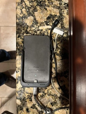 Apple Genuine Smart Battery Case For iPhone 6s/6 - Grey New Condition - Image 1 of 4