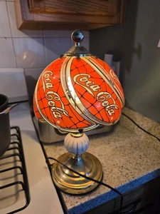 Vintage Coke 1997 Pub Desk Lamp Tiffany Style Works - Picture 1 of 7