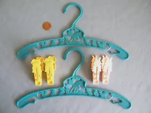 Lot of 2 Vintage Blue Plastic Toddler Infant Hangers & 4 Animal Clothes Pins - Picture 1 of 7