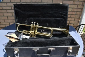 Selmer Bundy Bb student trumpet, case, Bach 7C mouthpiece, plays great #V2A1 - Picture 1 of 12