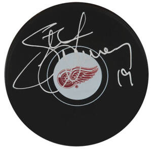 Steve Yzerman Signed Detroit Red Wings Logo Hockey Puck - (Beckett COA)