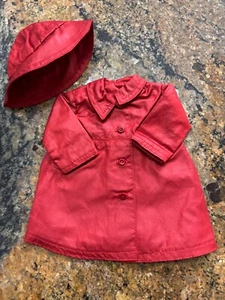 Boneka roter Regenmantel und Hut für 13" Puppe - Bild 1 von 4