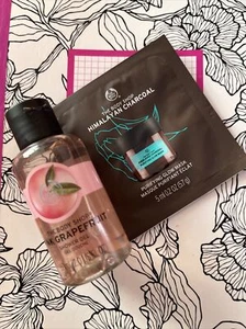 The Body Shop Duo - Pink Grapefruit Shower Gel 60ml And Himalayan Charcoal Mask - Picture 1 of 3