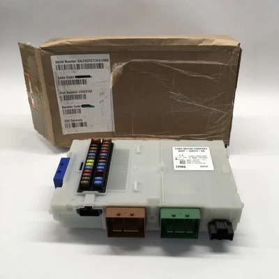 Land Rover Freelander 2 L359 2006-2014 Front Electric Fuse Box LR029162 Genuine - Image 1 of 4