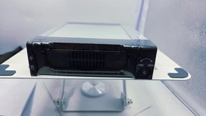 Mobiles Rack Wechselrahmen für 2,5" 3,5" HDD (neu/versiegelt) abschließbarer Laufwerksschacht - Bild 1 von 6