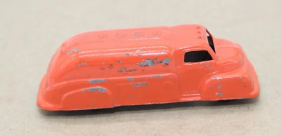 Caminhão-tanque vintage Tootsie brinquedo metal laranja óleo combustível - Imagem 1 de 4