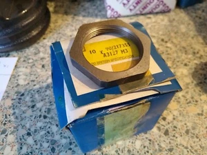 BL FRONT HUB BEARING LOCKING NUT - FITS: LAND ROVER SERIES I & II & III / 1 2 3 - Imagen 1 de 3