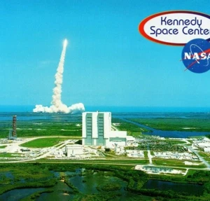Lanzamiento del transbordador de la NASA Centro Espacial Kennedy Cabo Cañaveral FL Postal - Imagen 1 de 4