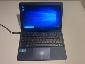 ASUS E200H Laptop 2GB 32GB SSD Windows 10 Atom X5 Z8300 [battery not charging] - Picture 1 of 12
