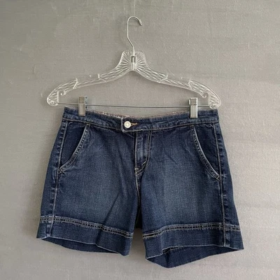 Pantalones cortos de mezclilla informales elásticos azules para mujer LEVI'S 545 4 Foto 1 de 4