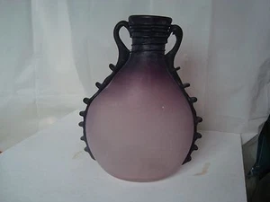 JARRÓN DE BOTELLA DE VIDRIO ARTÍSTICO DE ESTUDIO DE COLECCIÓN RIGAREE DECORACIÓN PÚRPURA NEGRO  - Imagen 1 de 12