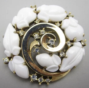 LOVELY ALFRED PHILIPPE FOR TRIFARI GOLDTONE WHITE "FRUIT SALAD" BROOCH PIN - Picture 1 of 6