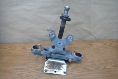 2006 SUZUKI BOULEVARD VL800 C50 TRIPLE TREE LOWER HEADLIGHT MOUNT - Image 1 of 4