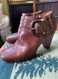 8.5 B Damen FRYE Andie Stiefeletten Schnalle braun Leder Absatz Reißverschluss - Bild 1 von 9