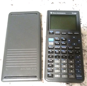 Calculadora gráfica Texas Instruments TI-82 gris con cubierta de funda piezas o reparación - Imagen 1 de 14
