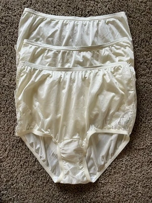 Calzoncillos vintage de nailon de cintura alta Vanity Fair con inserciones de encaje talla 5/S 3 pares Foto 1 de 4