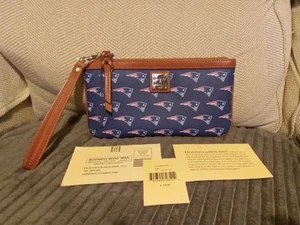 Dooney & Bourke ๐ NFL NEW ENGLAND PATRIOTS ๐ Clutch Handbag โญ๏ธ New Loose Tag - Picture 1 of 24