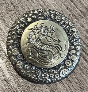Gros Bouton ancien XIXeme « Chimere - monstre marin » - bronze - Picture 1 of 2