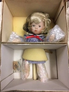 Franklin Mint Heirloom Days Of The Week Dolls Thursday's Child By Sylvia Nattere - Picture 1 of 1