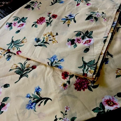 Sábana plana Springs Queen AMARILLA floral flores de polialgodón Hecha en EE. UU. Foto 1 de 4