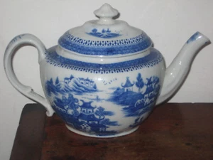 ENGLISH REGENCY PERIOD TEAPOT BLUE & WHITE ORIENTAL INSPIRED DESIGN - Picture 1 of 9