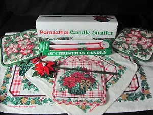 Dept 56 Poinsettia Snuffer, 2 candele, asciugamani, tovaglia e 3 porta pentole - Foto 1 di 8