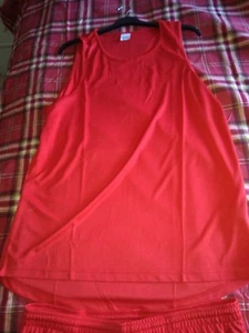 Lauf-/Trainingsshorts und Weste Herren Gr. 2xl cool atmungsaktiv feuchtigkeitsableitend, rot - Bild 1 von 4