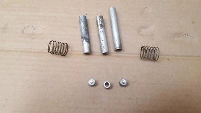 1990 1991 1992 1993 1994 1995 Yamaha FZR1000 carburetor spacers tubes springs - Imagem 1 de 2