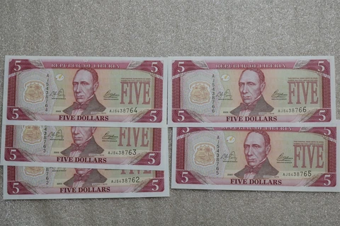 LIBERIA - 5 OLD BANKNOTES B27 #241 Cover