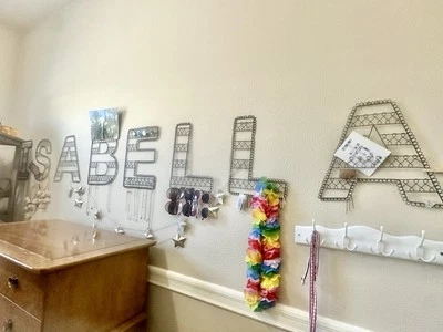 Pottery Barn Teen “ISABELLA” 15” letras de alambre negro Foto 1 de 4