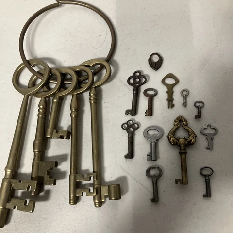 Antique / Vintage Skeleton Keys & Mini Padlock 1lb Brass Silver 5 KEYS ADDED SEE Cover