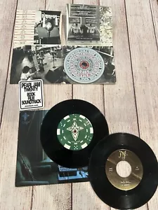 Menge 2 Pearl Jam 7" Vinyl LPs/eine CD/ein Aufkleber - Pearl Jam maßgeschneidertes Set - Bild 1 von 5