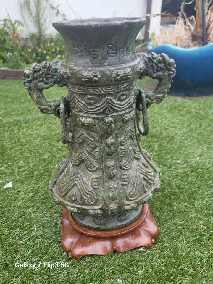 Jarrón templo ritual de hierro chino antiguo de la dinastía Shang de China con botella abierta Foto 1 de 4