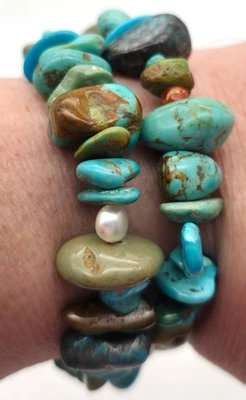 Pulsera envolvente en espiral turquesa genuina con perlas de coral y cuentas de plata Foto 1 de 4