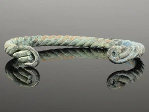 WONDERFUL VIKING BRONZE BRACELET - CIRCA -10TH CENTURY AD (B2211) - Picture 1 of 2