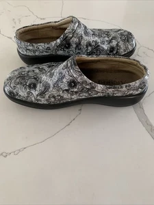 Zuecos sin cordones Alegria Kayla Doily para mujer talla 9 florales cachemira negros blancos - Imagen 1 de 12