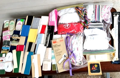 Lote de costura vintage encaje, flecos, ribete, varios  Todas las marcas, colores y diseños Foto 1 de 4