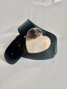 Cinturón MOSCHINO Redwall Vintage charol negro corazón dorado años 90 talla 92 cm S - Imagen 1 de 24