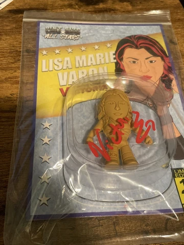 "Victoria" Pint Size All Star  1 of 25 Chase  Autographed w/COA Cover